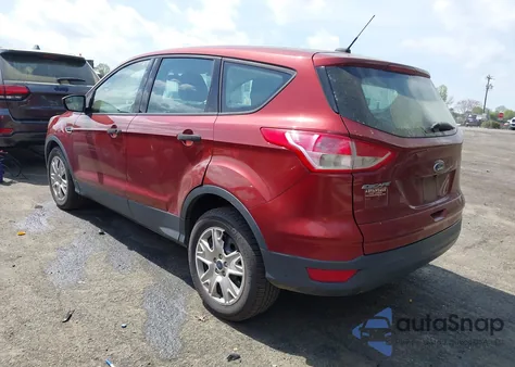 2016 Ford Escape S z USA, uszkodzony, nr VIN 1FMCU0F7XGUC19200